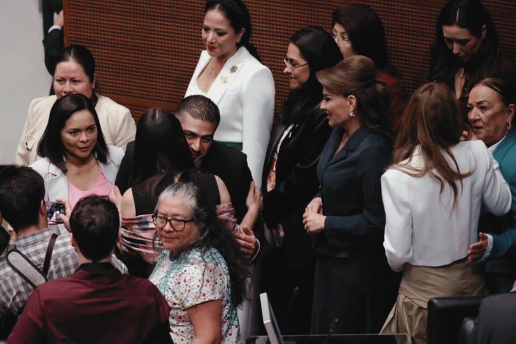 Omar García Harfuch comparece ante el Senado mexicano, presenta avances en seguridad nacional.
