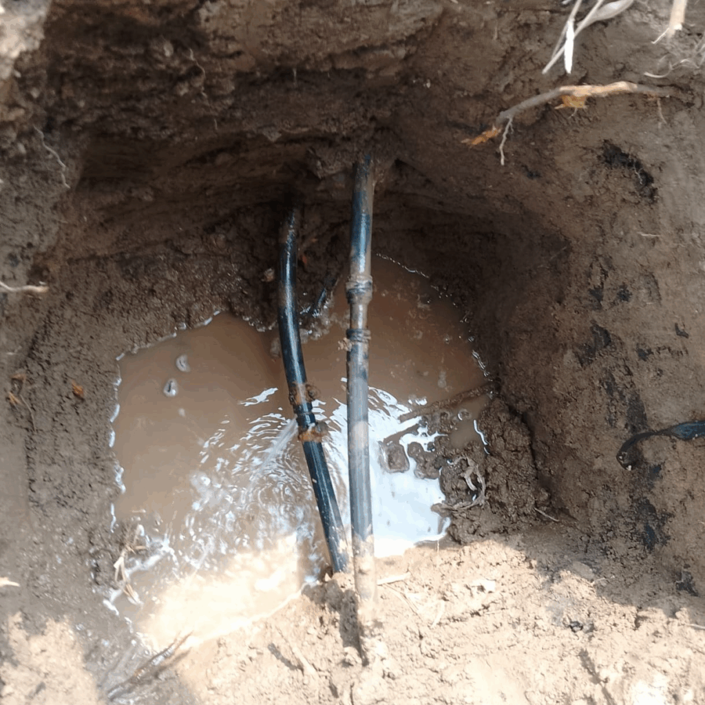 Brigada municipal repara fuga de agua en Villahermosa