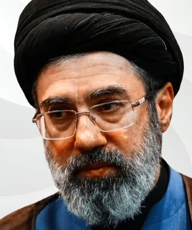 Retrato del clérigo iraní Mojtaba Hosseini Jamenei, hijo del ayatolá Alí Jamenei, durante un acto religioso en Irán.