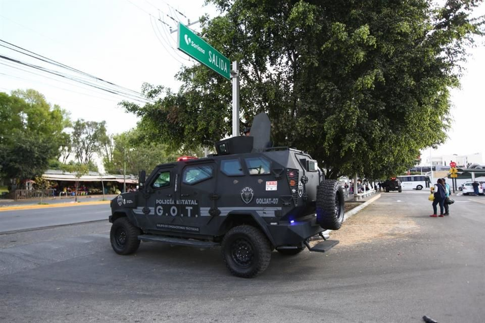 Vehículo blindado de la Policía Estatal de Jalisco desplegado en Guadalajara ante posible funeral de Rubén Oseguera Cervantes, “El Mencho”.