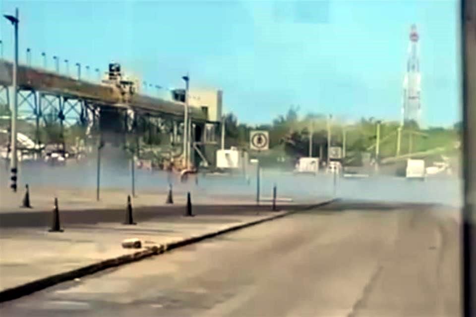 Emisión de vapor en instalaciones de la refinería Olmeca generando alarma entre pobladores