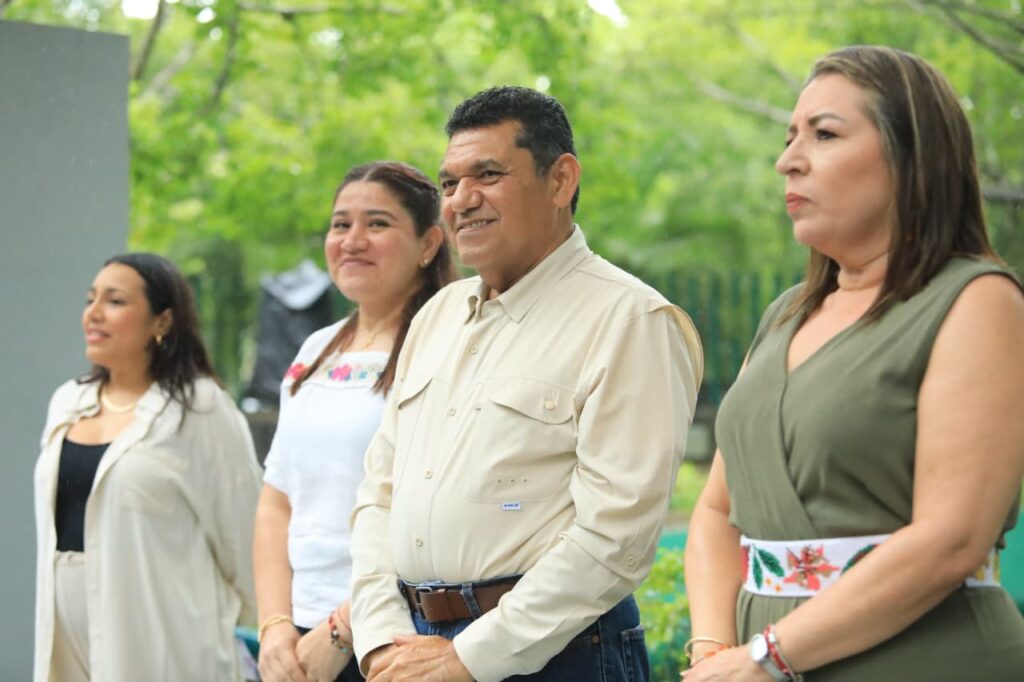Javier May Rodríguez durante el inicio de la rehabilitación del Parque Museo La Venta.